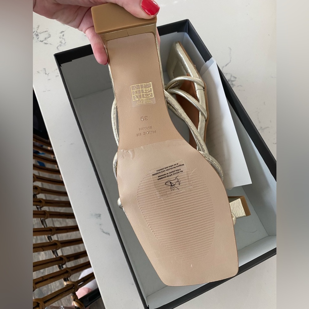 NWT Anthropologie gold kitten heel - size 9 - Picture 4 of 4